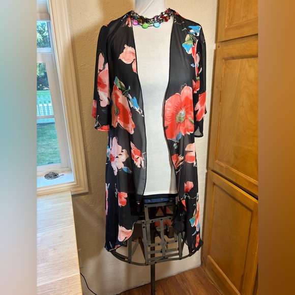 Forever 21 Black Floral Kimono - Picture 1 of 7